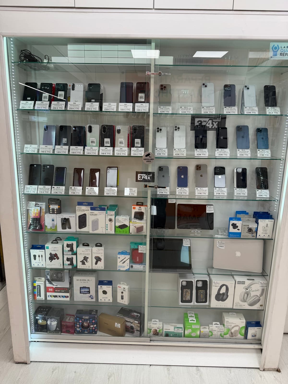 Vitrine ProsMobile : téléphones et accessoires en vente à Schiltigheim