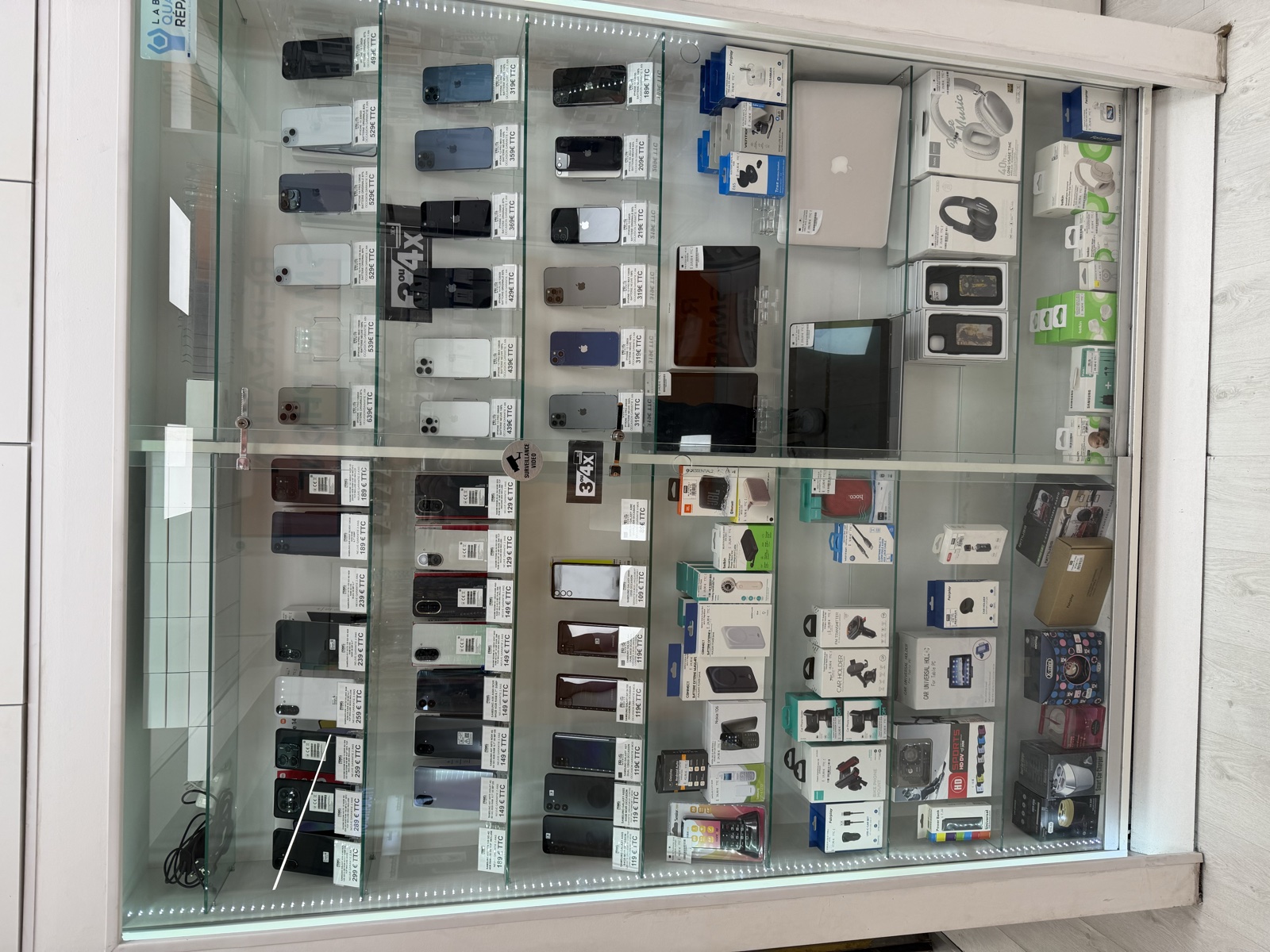 Vitrine ProsMobile : téléphones et accessoires en vente à Schiltigheim