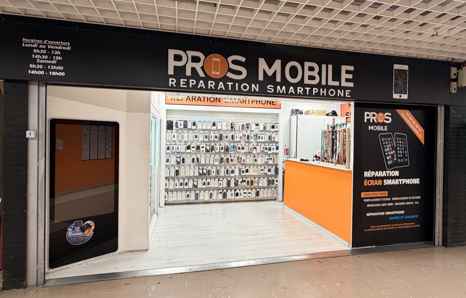 Boutique ProsMobile au centre commercial Leclerc de Schiltigheim — devanture et atelier de reparation smartphone